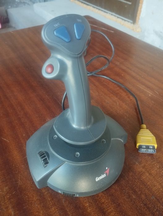 Игровой джойстик для управления самолёта Genius MaxFighter F-16