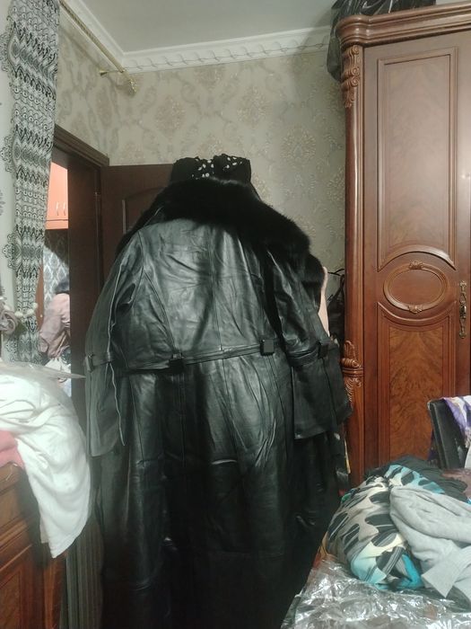 Женский кожаний плащ