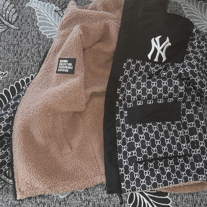 Продаётся ветровка для мальчика.