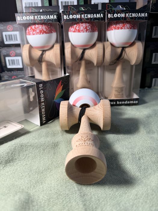 Kendama lotus antiskid v2 matte Originale .    Mai multe culori in poz