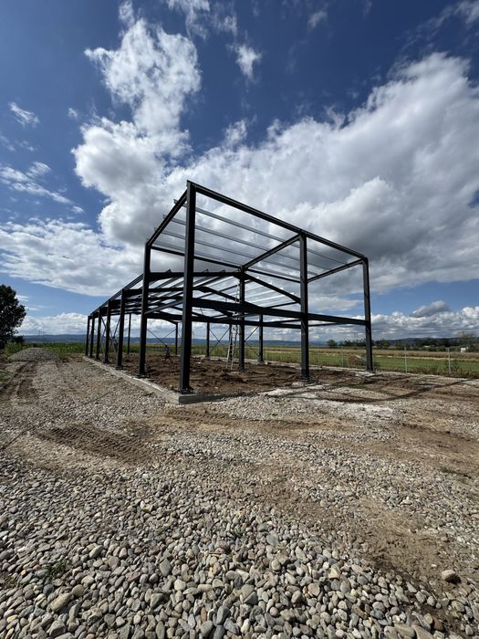 Vând hala metalica 15x30x5