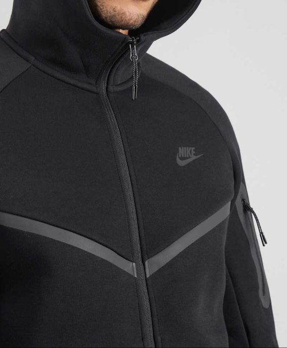 Hanorac Nou original Nike Tech Fleece, made in Cambodgia, mar. M, culoare neagra