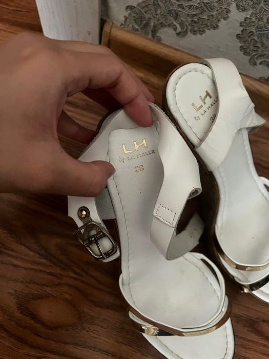 Босоножки на высокой платформе