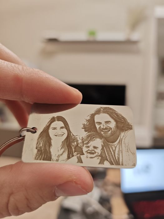 Гравирана снимка и текст върху ключодържател от неръждаема стомана