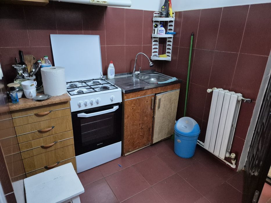 Vând     Garsoniera