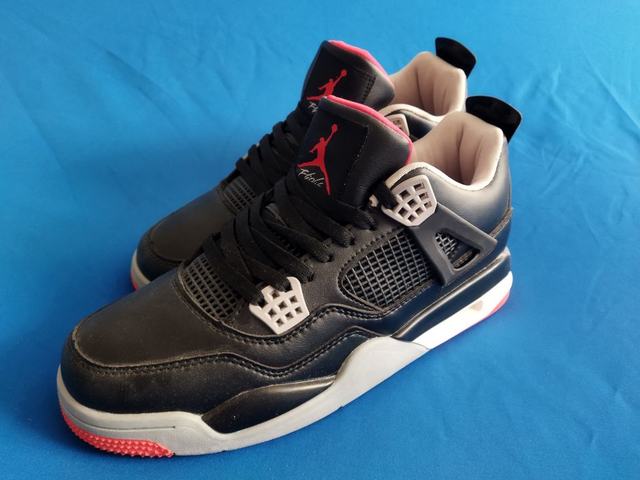 Продам кроссовки новые