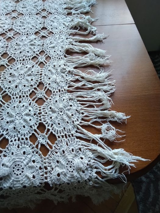 Продавам покривка плетена на една кука 160 х130 см