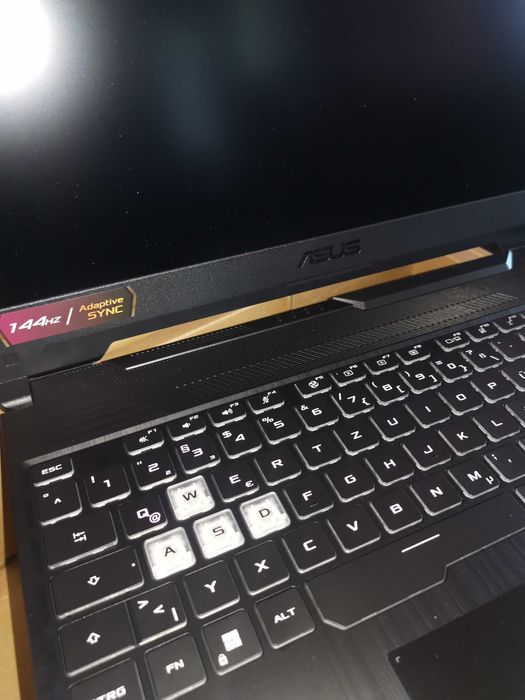 Asus Tuf A15 FA506NCR лаптоп