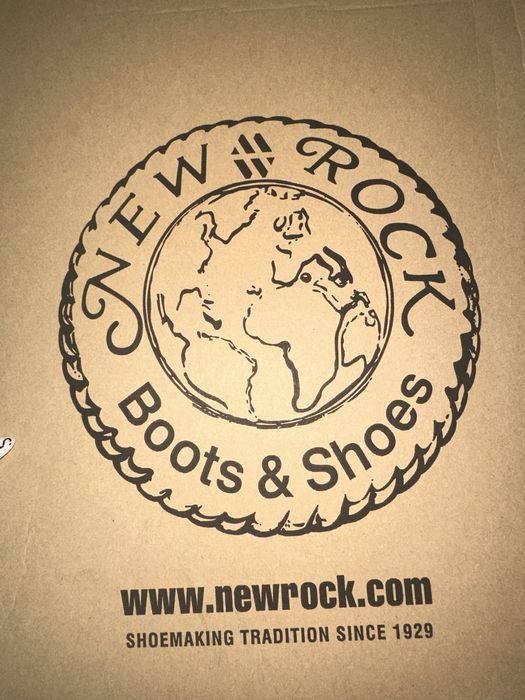 New Rock ботуши с метални елементи идват с кутия