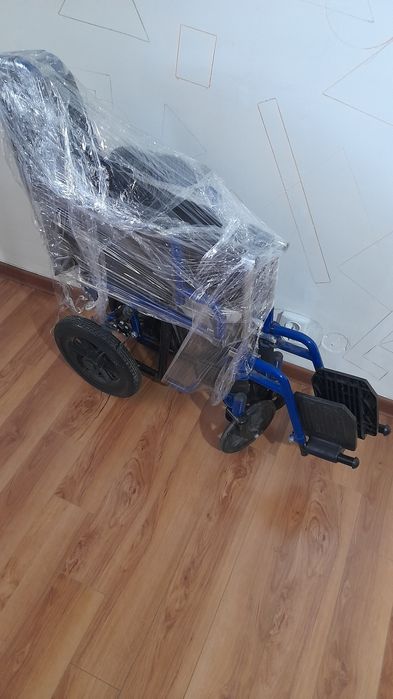 Cărucior cu roti pentru persoane cu dizabilitati