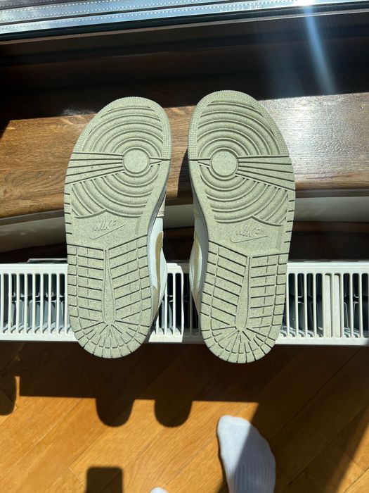 Air Jordan 1 SE "Team Gold" noi