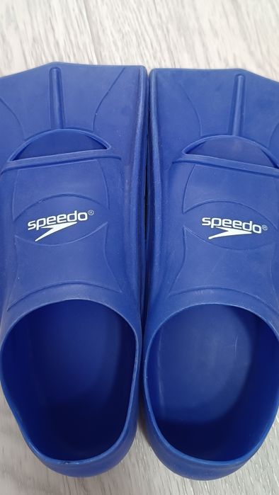 Продаются ласты для плавания.