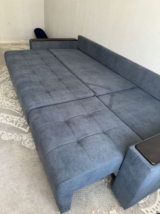 Стильный диван для гостиной