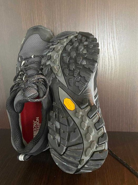 продам мужские кроссовки