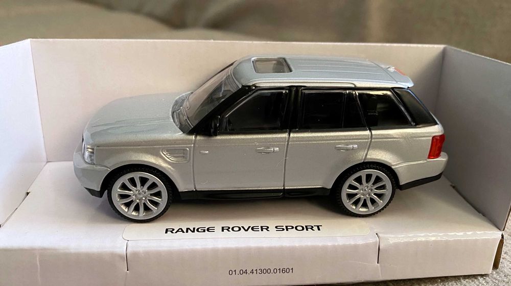 Macheta masinuta Land Rover Range Sport scara 1 43 - metal - noua