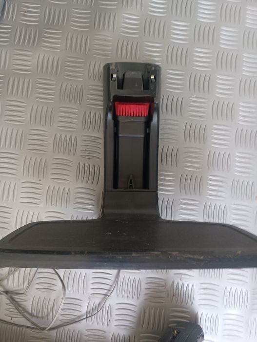 Права безкабелна прахосмукачка AEG 2в1