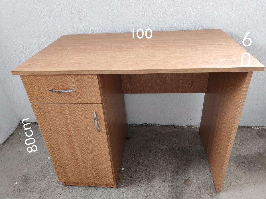 Birou cu sertar și rafturi