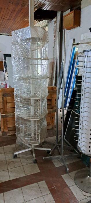 Щендери, стелаж за дрехи, книги, шапки