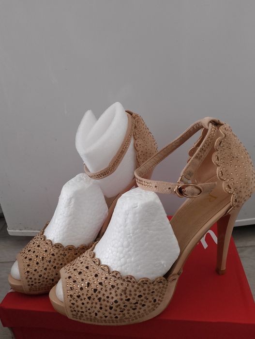 Босоножки, р. 39-40