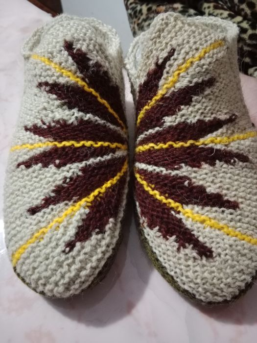 Продам вязаные тапочки размеры разные