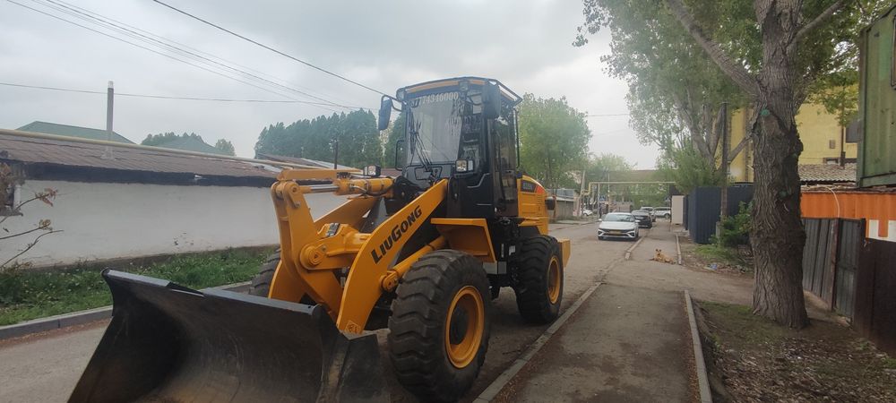 Фронтальный погрузчик 2 куб.