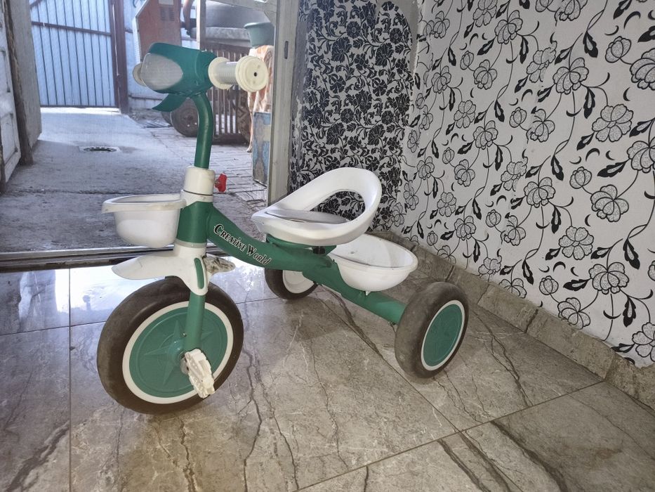 Tricicletă pentru copii cu muzica, aproape nouă, stare foarte bună