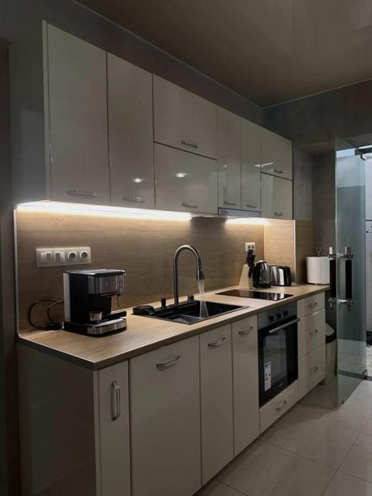 Дава се под наем Двустаен апартамент в София, Хладилника - 65 кв.м за 999 € - Снимка #2