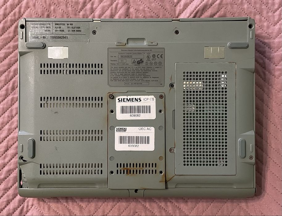 Laptop (Retro) Siemens Nixdorf Scenic Mobile 710 (Defect - pentru colecționari)