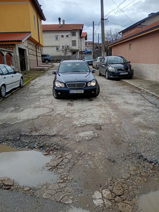 Автомобил мерцедес