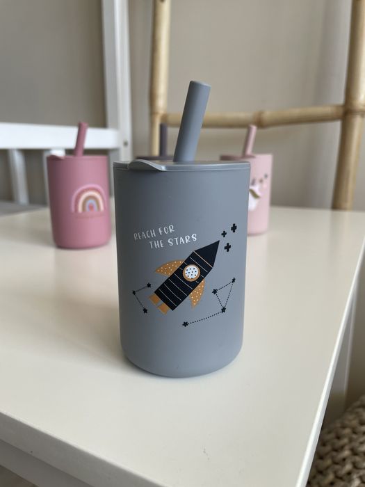 Силиконова чашка със сламка и капаче за бебе или дете