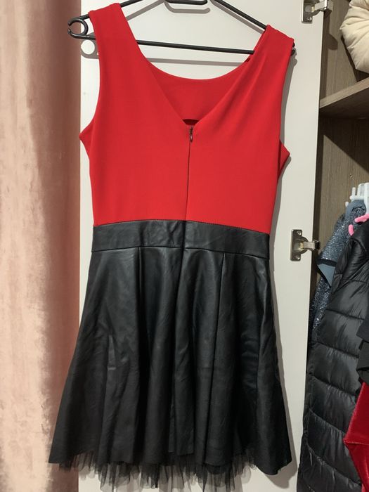 Rochie de ocazie, purtata o sigura data. In stare foarte buna.