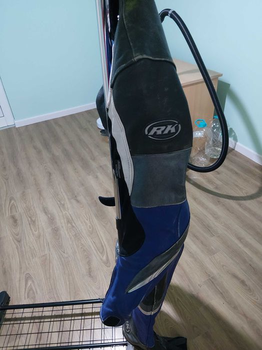 Кожен мото екип две части