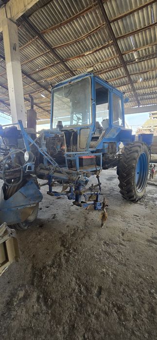 Sotuvda traktor va agregatlar bor