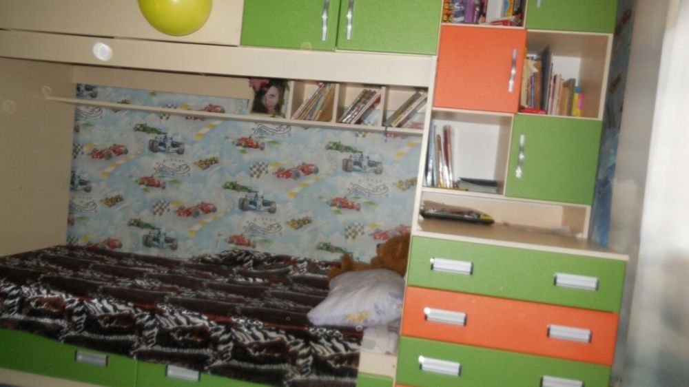 Продам двух ярусную кровать