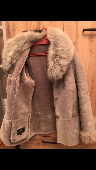 Продаёься женская дублёнка, замш