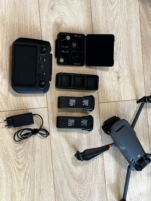 DJI Mavic 3 Pro - Fly More Combo, DJI RC Pro