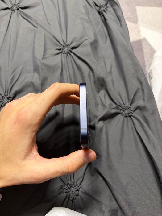 iPhone 12 64 gb pe negru