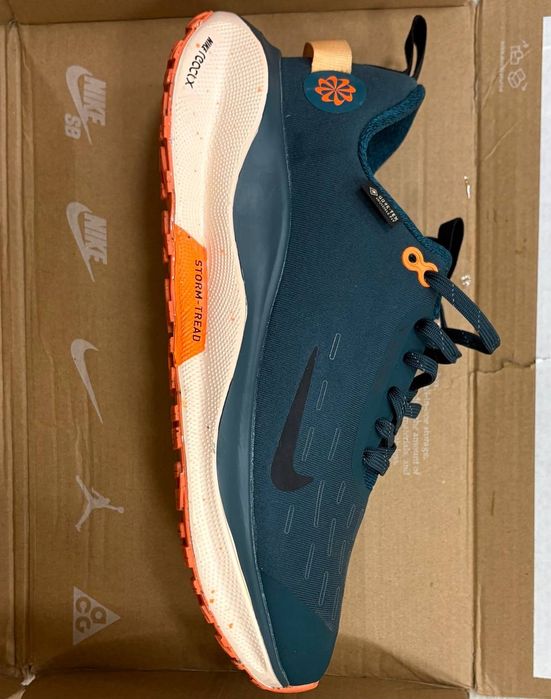 Nike кроссовки 40 размер