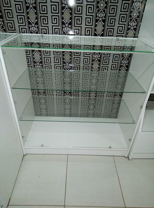 Продам стеллажи, витрины, полки