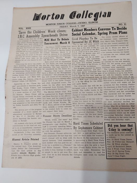 Продавам колекция стари вестници от Чикаго