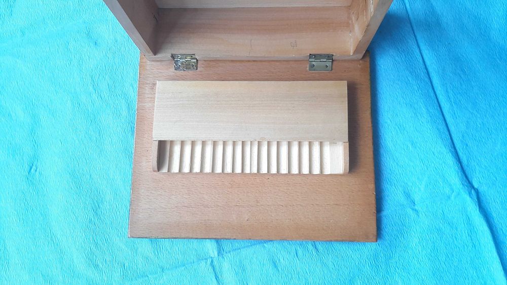 Caseta tigari/trabucuri, lemn natural, intarsie, manual