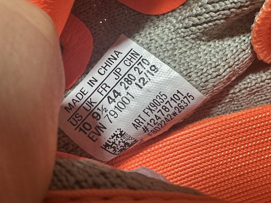 Adidasi Yeezy Boost 350 V2