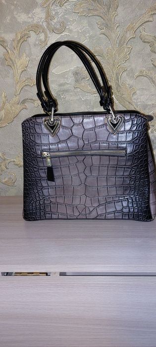 Продам женскую сумочку