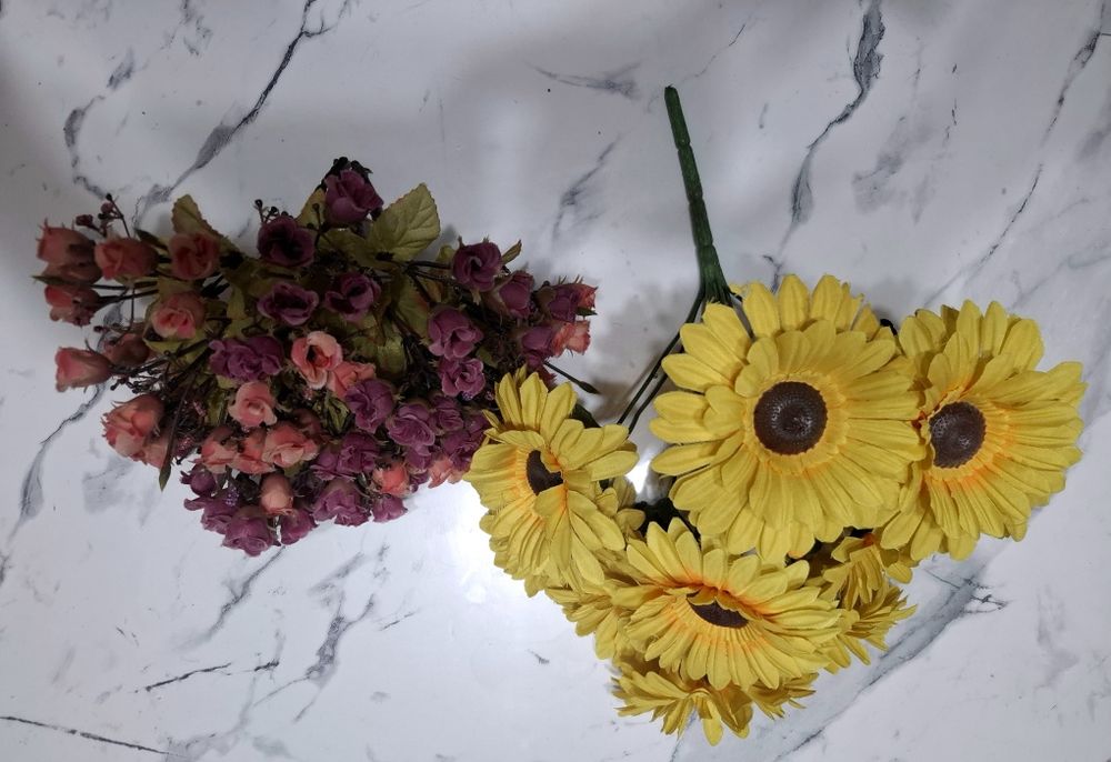 Продаётся искусственные цветы папоротник,Большой пышный и цветочки.