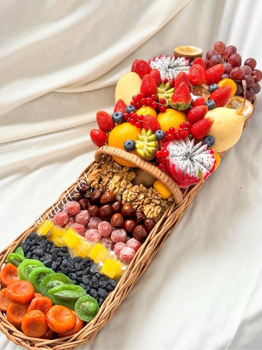 Киндер торт букет корзина