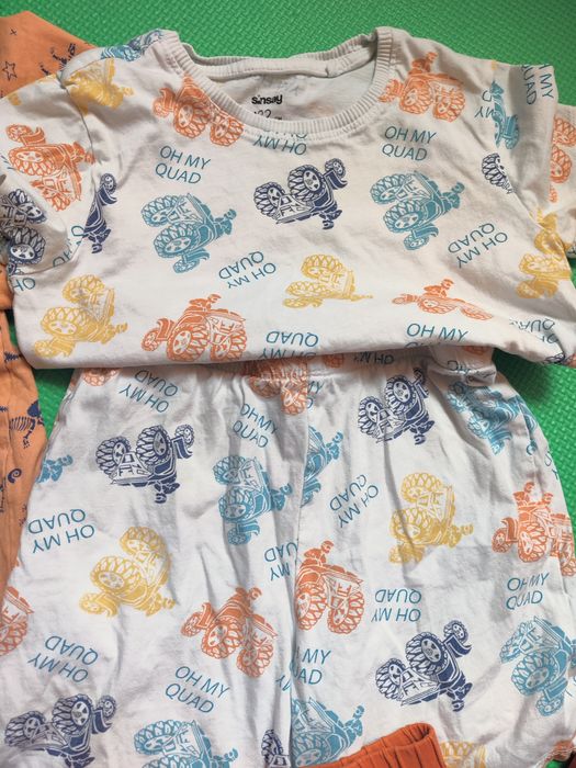Lot pijamale mărimea 116( sunt 122 pe eticheta dar recomand 116)