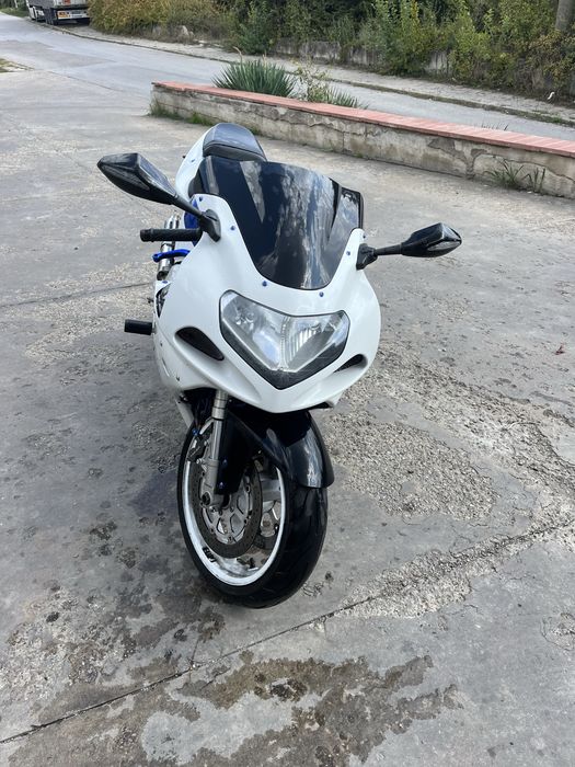 Suzuki gsxr k1 750