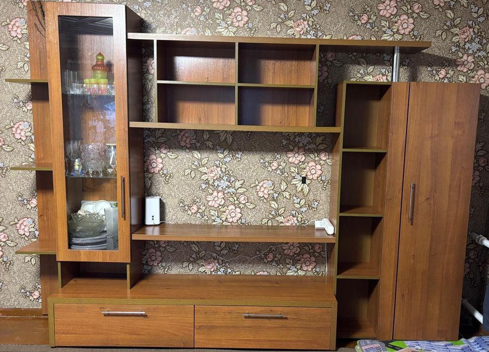 Продам горку для гостиной