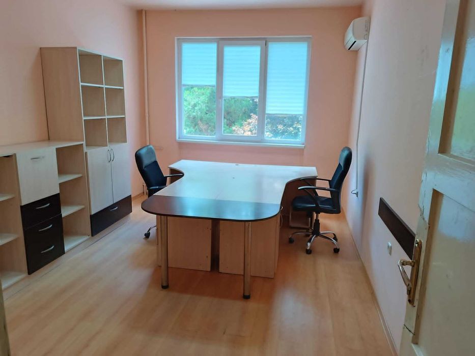 Дава се под наем Офис в Перник, Бели брег - 20 кв.м за 153 € - Снимка #1