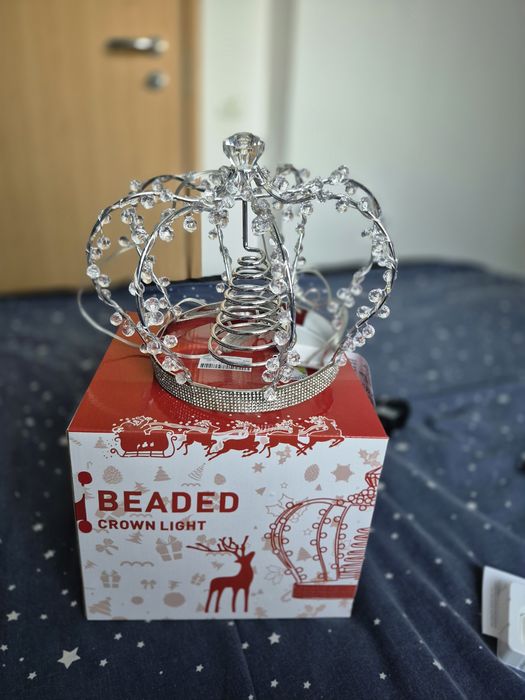 Vârf de brad iluminat LED – Coroană decorativă cu mărgele / Cristale Nou